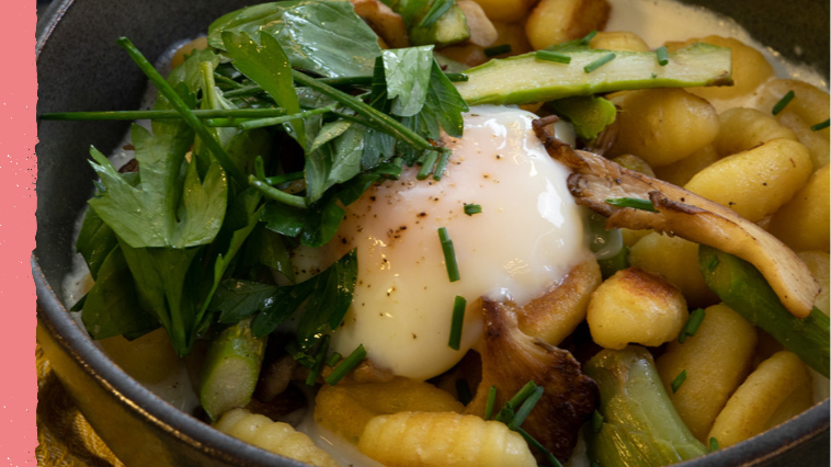 ŒUF PARFAIT GNOCCHIS ASPERGE PLEUROTTES