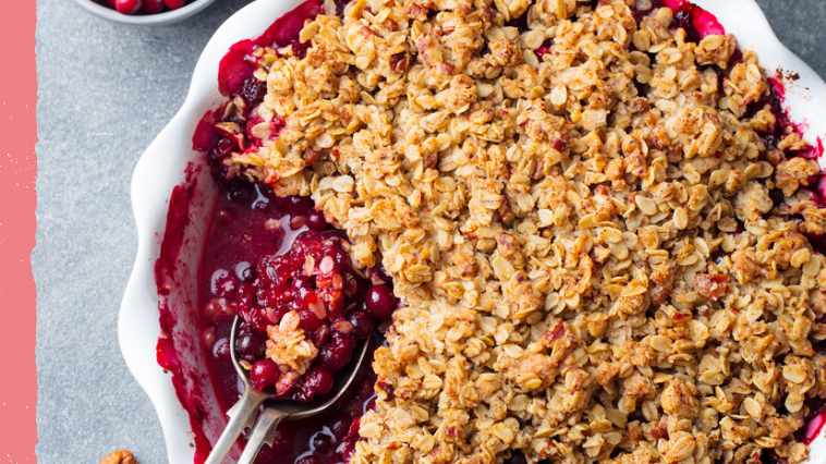 CRUMBLE AUX FRUITS ROUGES ET ÉCLATS D’AMANDE