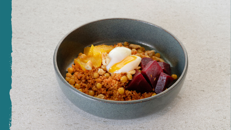 KOSHARI BOULGOUR TOMATE BETTERAVE CANNELLE (VÉGÉTARIEN)