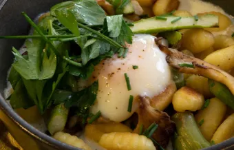ŒUF PARFAIT GNOCCHIS ASPERGE PLEUROTTES 