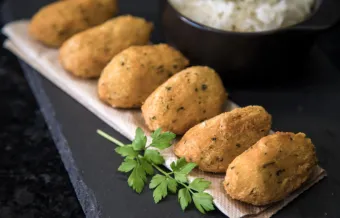 BOLINHOS DE BACALHAU (CROQUETTES DE MORUE)