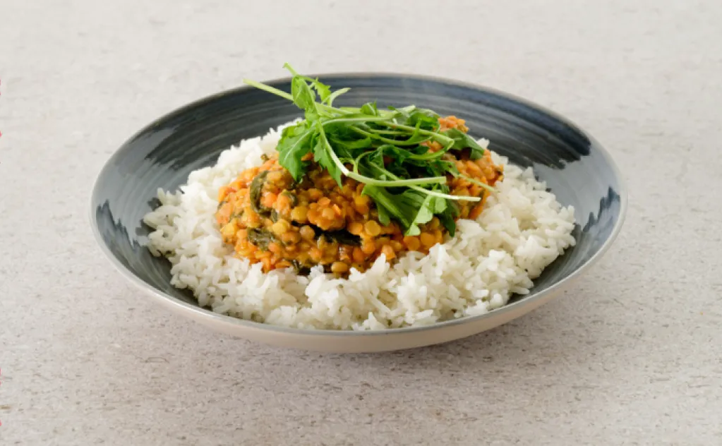 DAHL DE LENTILLES CORAIL ÉPINARDS ET RIZ THAÏ