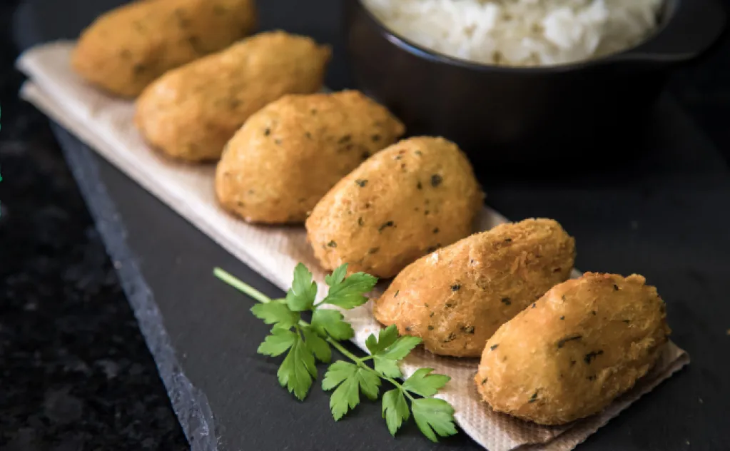 BOLINHOS DE BACALHAU (CROQUETTES DE MORUE)